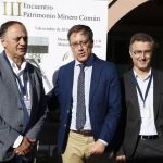 Enrique Saiz, inaugura el III Encuentro «Patrimonio Minero Común» en Sabero junto al alcalde de Vila de Cruces, Jesús Otero, y el director del Museo de la Siderurgia, Roberto Fernández