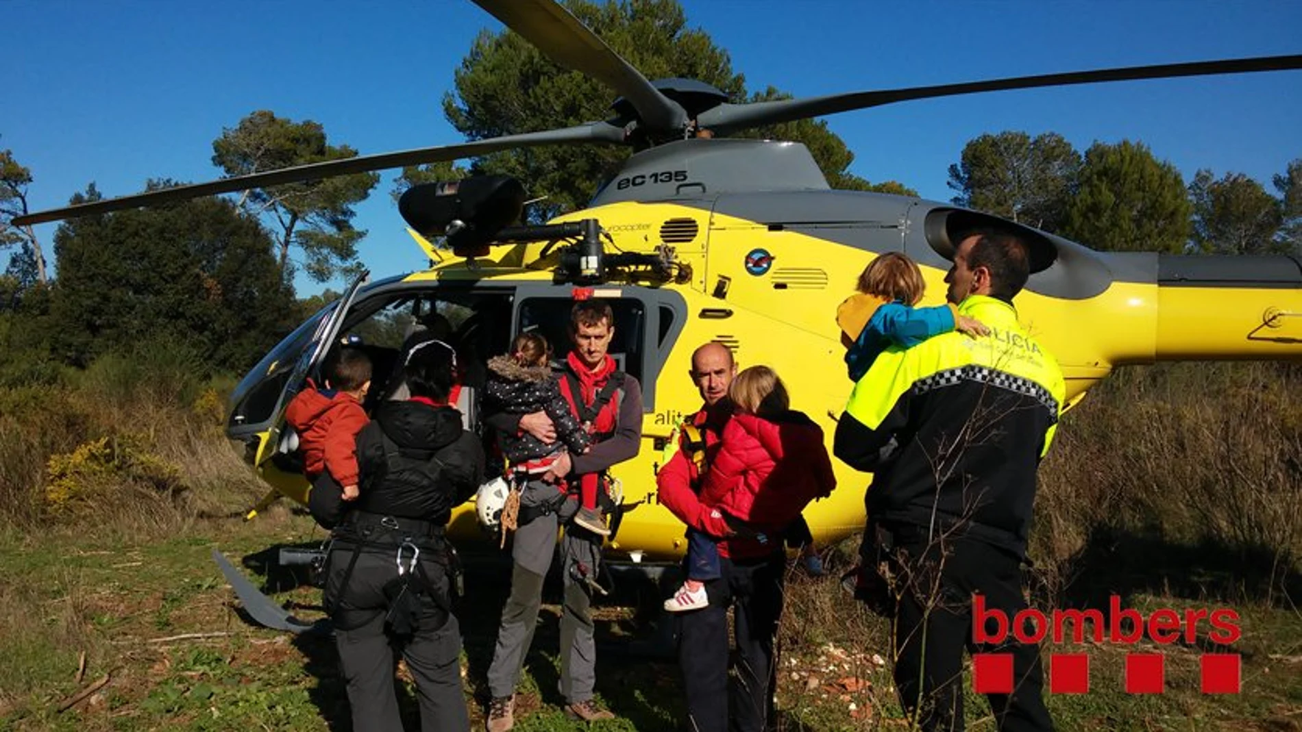 Los servicios de emergencia han encontrado a los niños en el interior del bosque