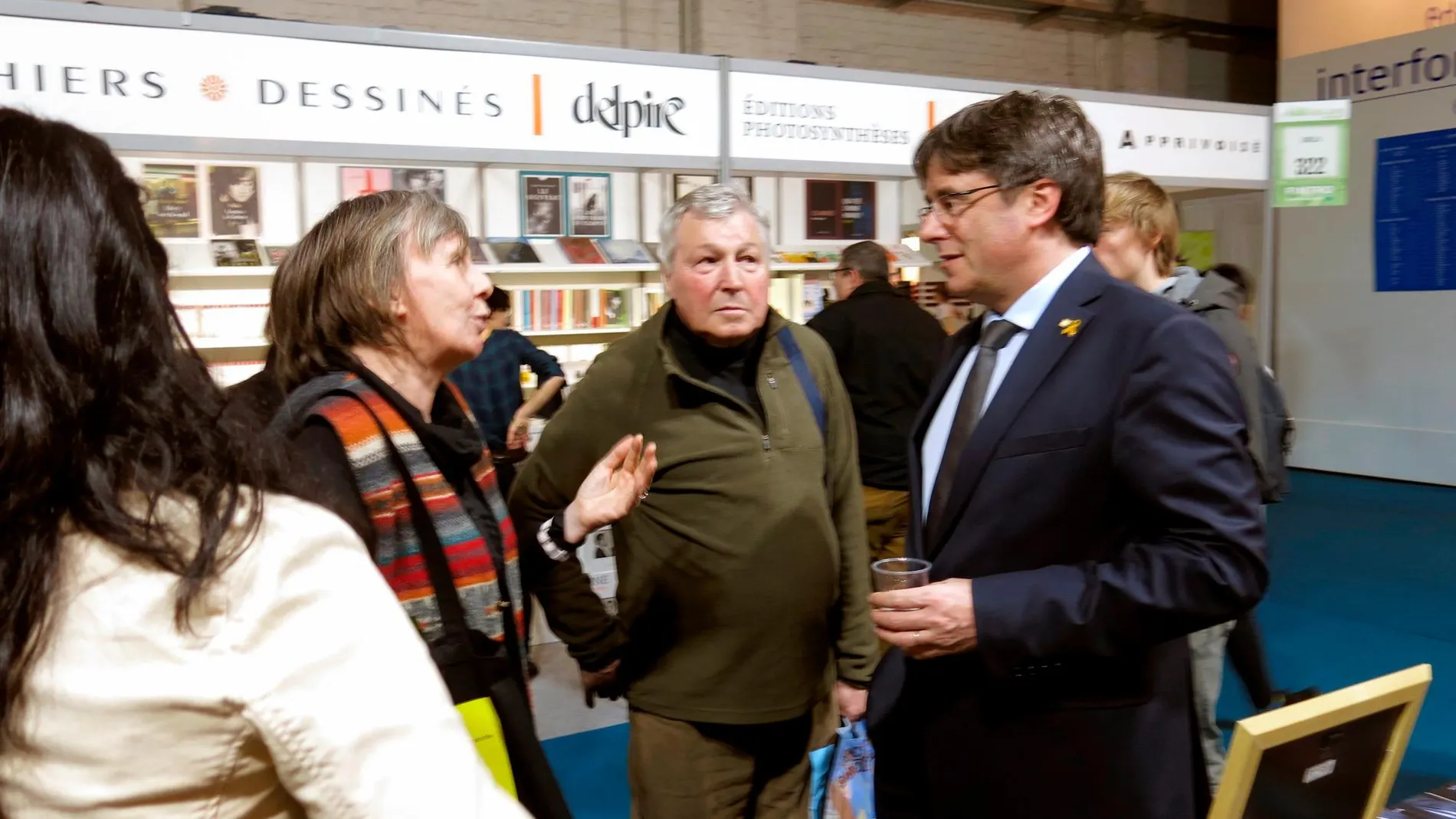 Carles Puigdemont este viernes en la Feria del Libro de Bruselas donde ha hablado de su libro "La crisis catalana, una oportunidad para Europa"
