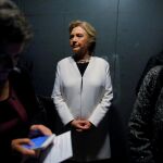 Clinton, en el ascensor que la llevaba al escenario del concierto de Katy Perry en el cierre de campaña