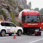 Tres menores, su madre y su abuela, todos ellos de nacionalidad francesa, han fallecido esta mañana al colisionar con un camión en la carretera N-1, cerca de Pancorbo (Burgos)