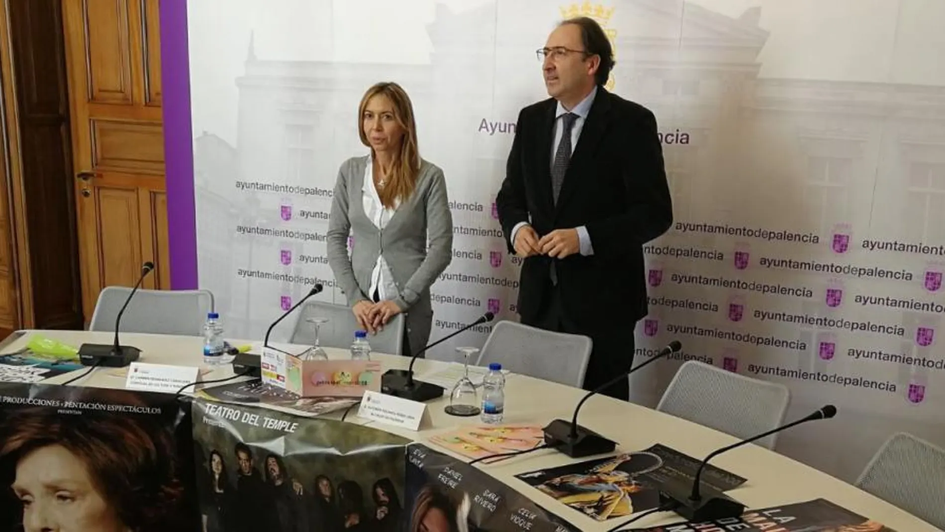 El alcalde palentino, Alfonso Polanco, y la concejala Carmen Fernández presentan el programa