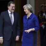 El presidente del Gobierno en funciones, Mariano Rajoy, y la primera ministra británica, Theresa May, tras la reunión que han mantenido hoy en el Palacio de la Moncloa