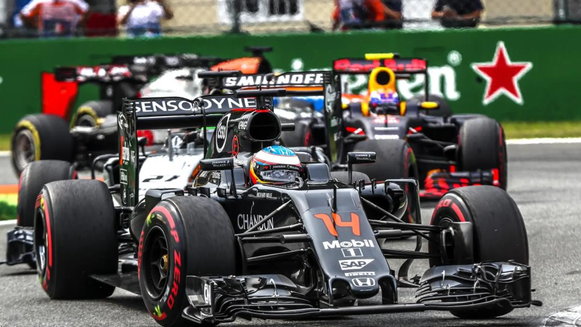 El piloto Fernando Alonso en el circuito de Monza