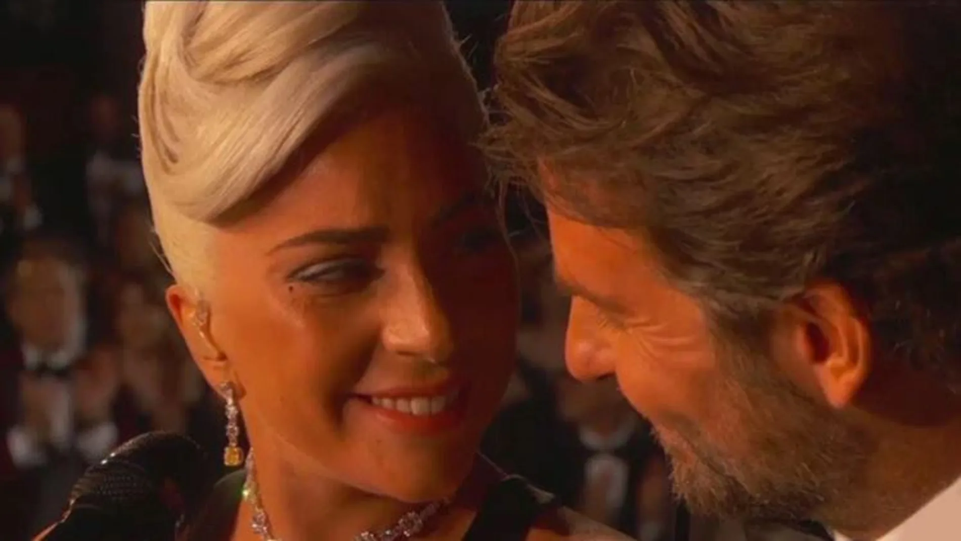 Lady Gaga y Bradley Cooper durante los Oscar 2019