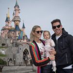 Simeone y Carla Pereyra se escapan con su hija Francesca a Disneyland Paris
