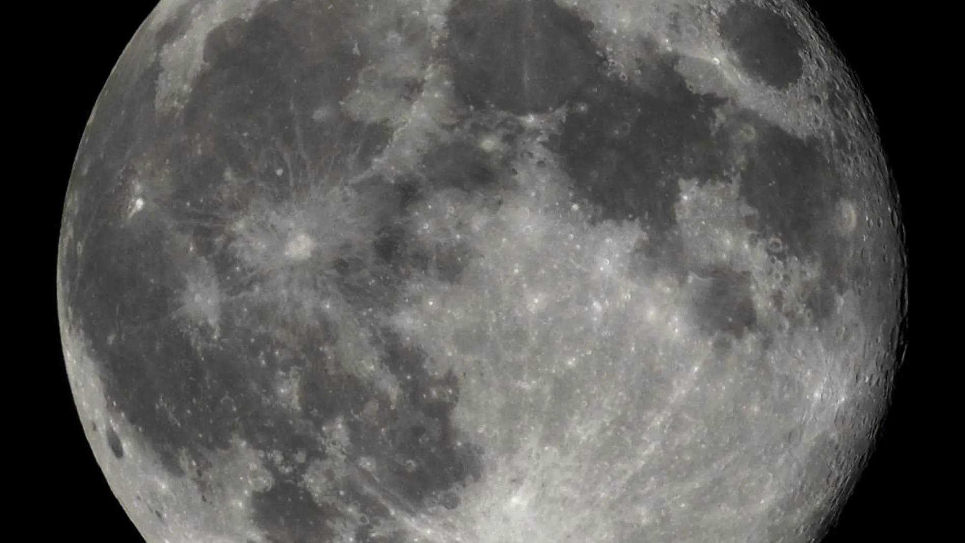 El agua lunar tiene el mismo origen que la terrestre