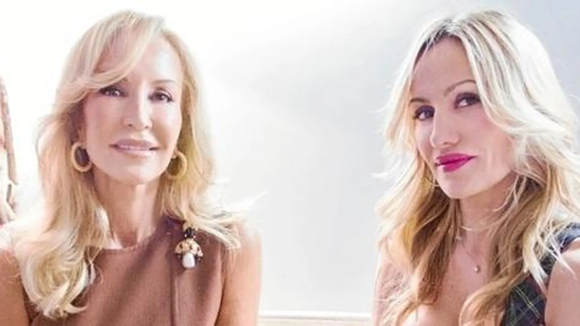 Clara posa junto a Carmen Lomana en la presentación de su perfume