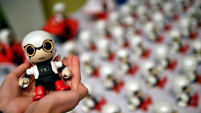 Un robot «Kirobo Mini» durante una rueda de prensa en Tokio este miércoles 22 de noviembre