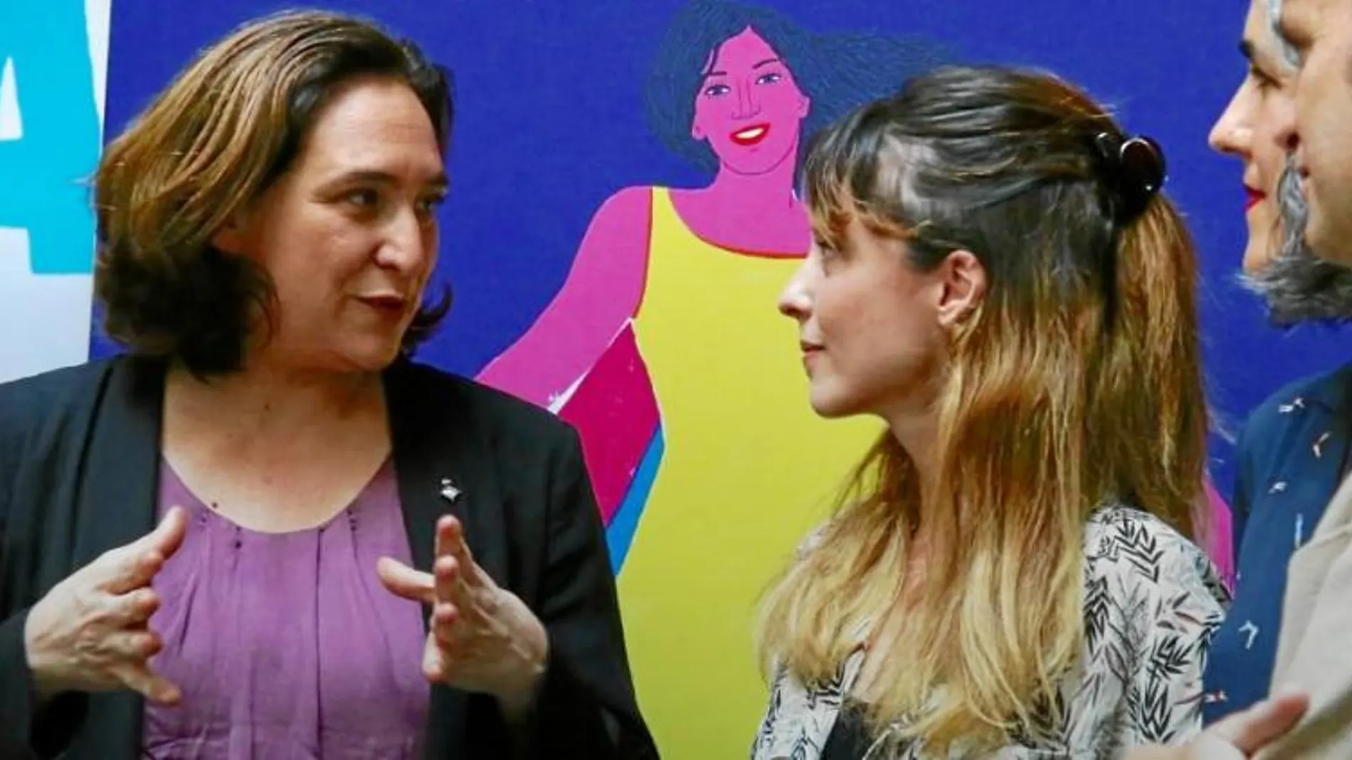 La alcaldesa de Barcelona, Ada Colau y la actriz, Leticia Dolera en el acto de presentación de las fiestas de la Mercè 2018