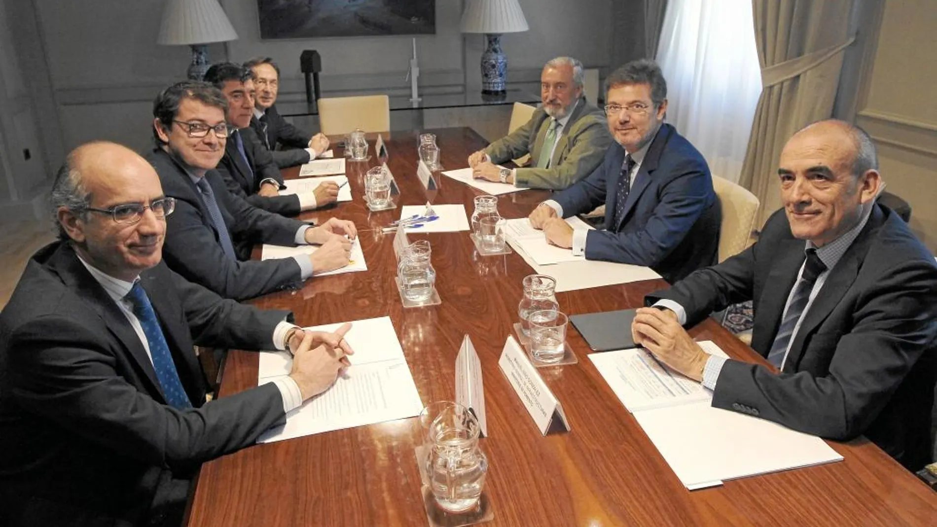 Alfonso Fernández Mañueco y Javier Iglesias se reúnen con el ministro de Justicia en funciones, Rafael Catalá