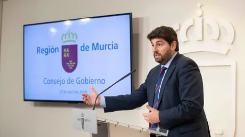 El presidente regional, Fernando López Miras, ayer tras la celebración del Consejo de Gobierno en el Palacio de San Esteban
