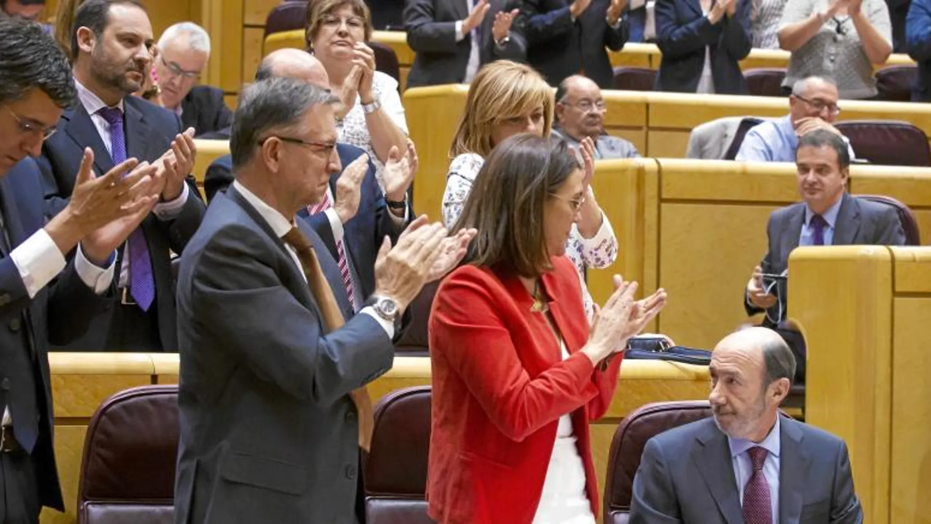 Los socialistas aplaudieron efusivamente las intervenciones del líder del PSOE