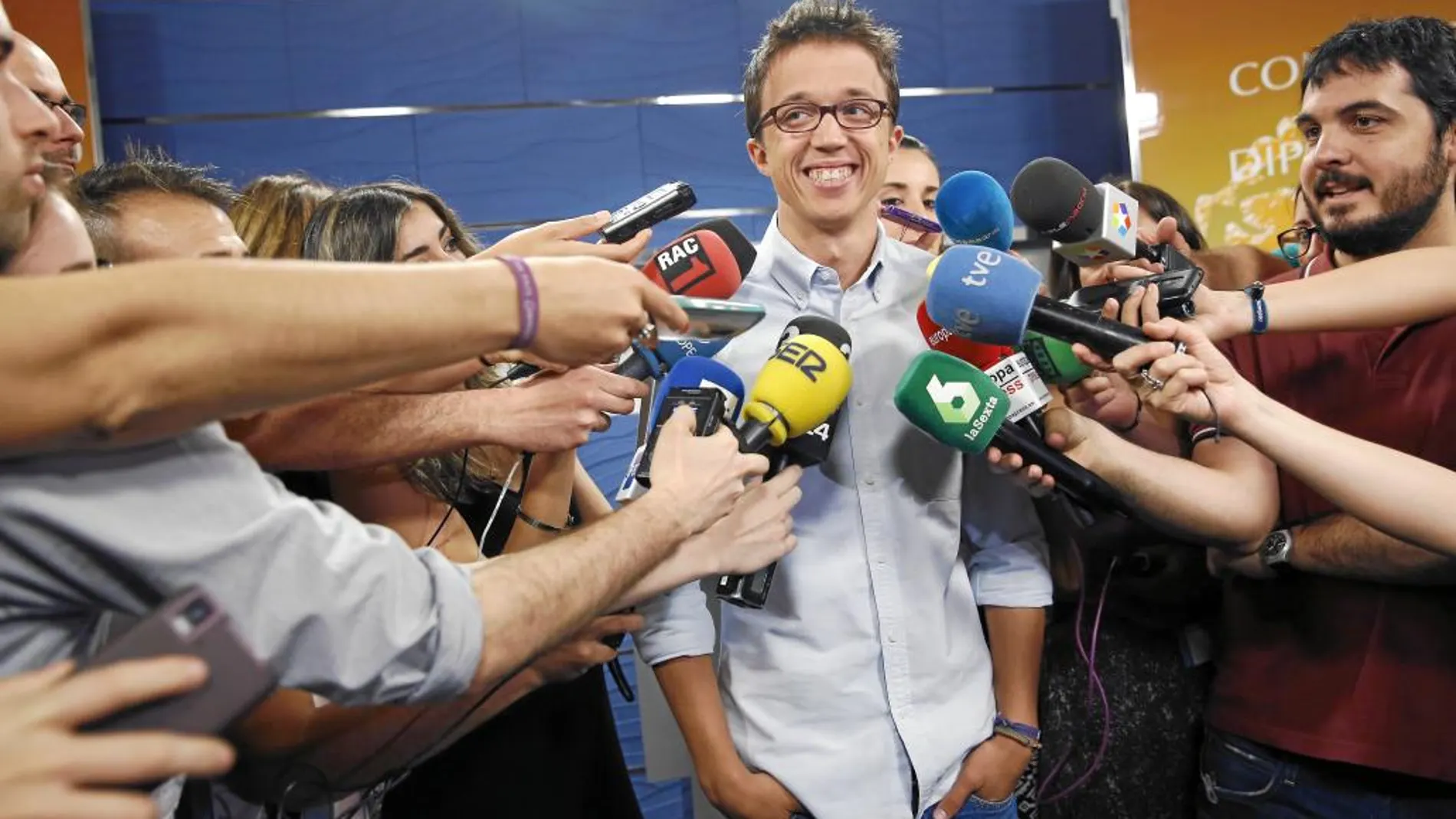 El secretario de Política de Podemos, Íñigo Errejón, atendió ayer a los medios en el Congreso de los Diputados