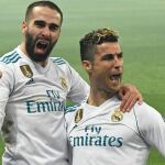 Cristiano Ronaldo y Carvajal celebran el gol del Real Madrid en París. EFE/Christophe Petit Tesson