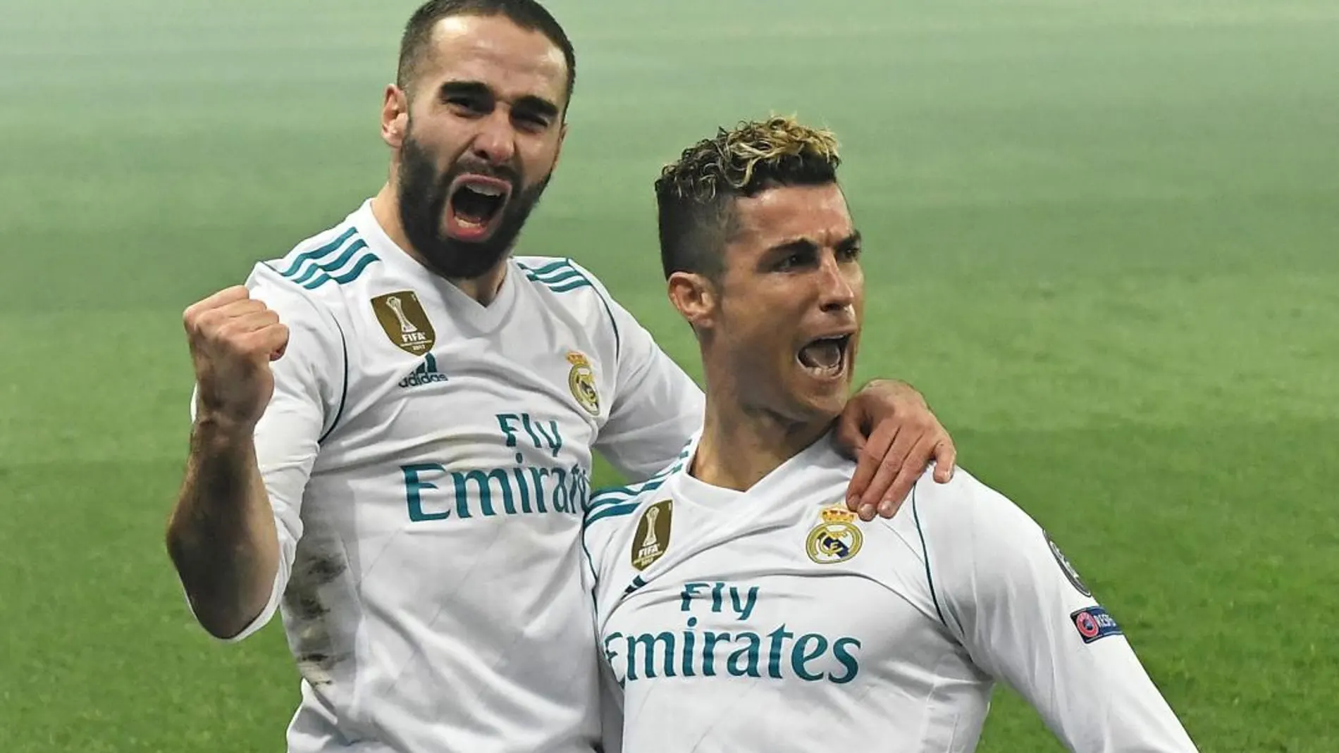 Cristiano Ronaldo y Carvajal celebran el gol del Real Madrid en París. EFE/Christophe Petit Tesson
