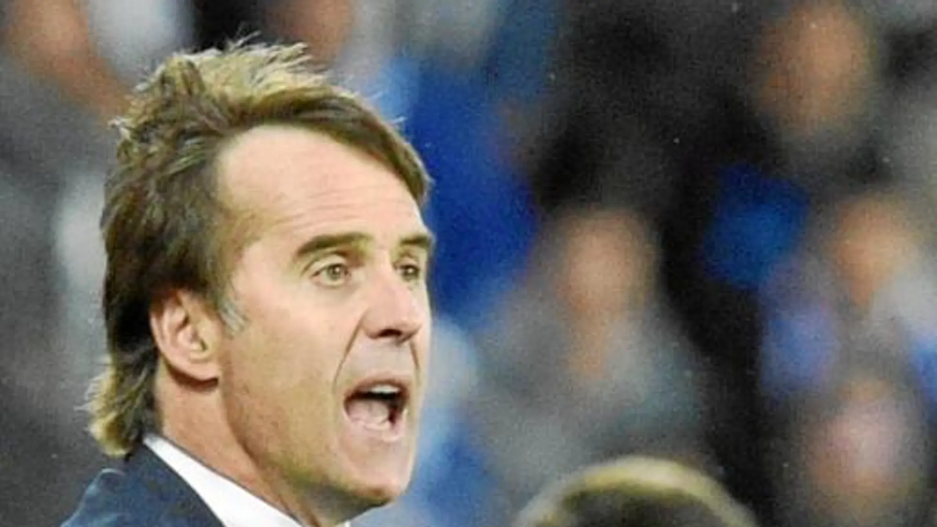 Julen Lopetegui dando instrucciones ayer / Efe