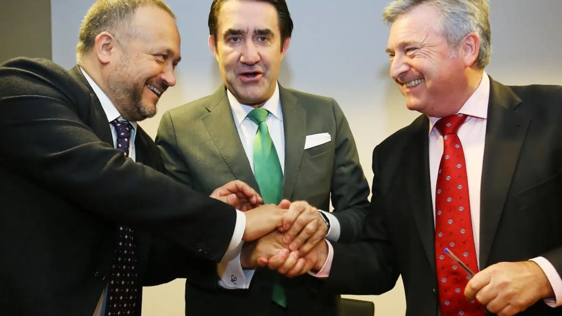 Suárez-Quiñones, Valcarce y Álvarez Courel suscriben el convenio