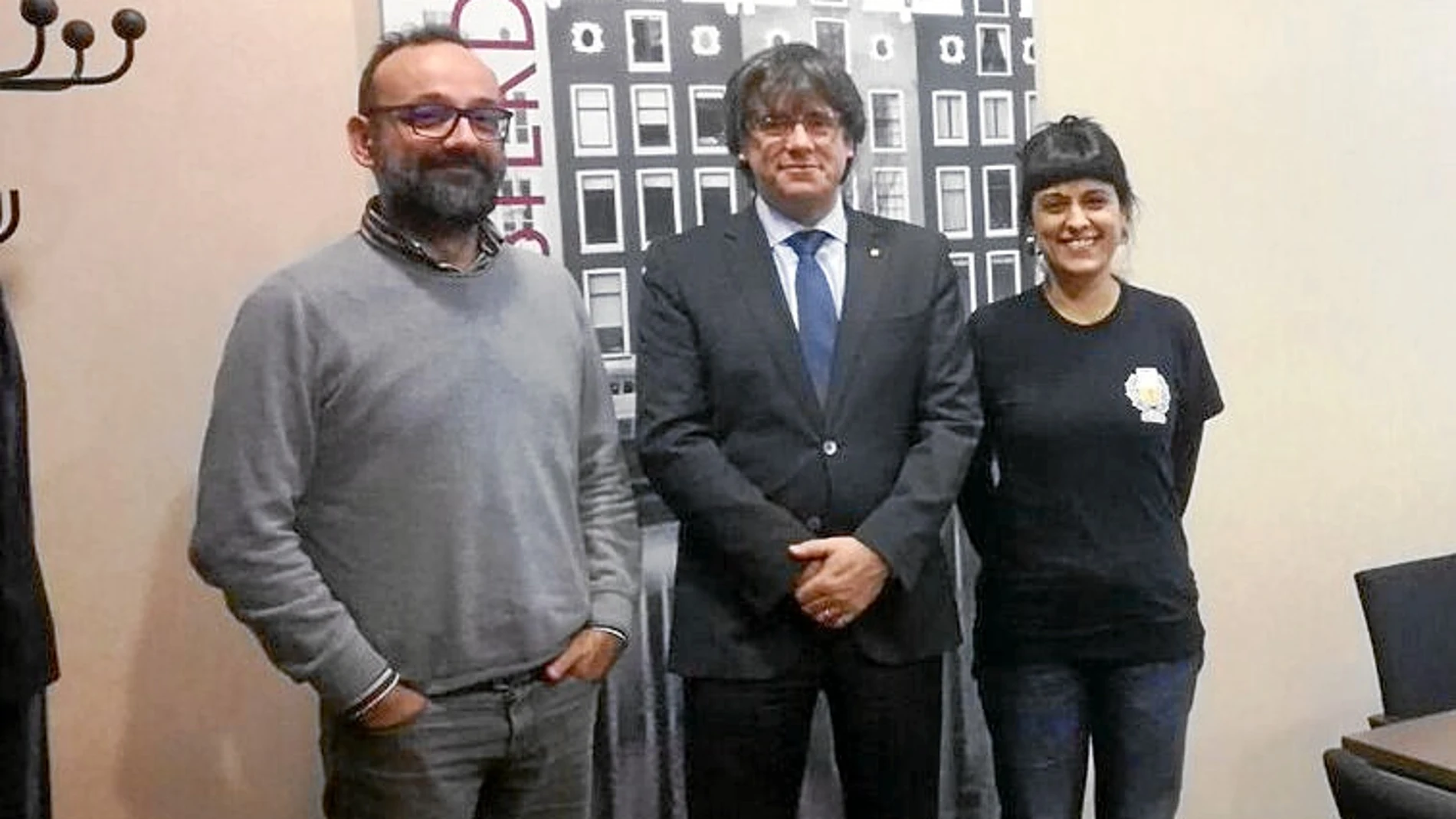 Benet Salellas y Anna Gabriel visitaron ayer a Puigdemont en Bruselas