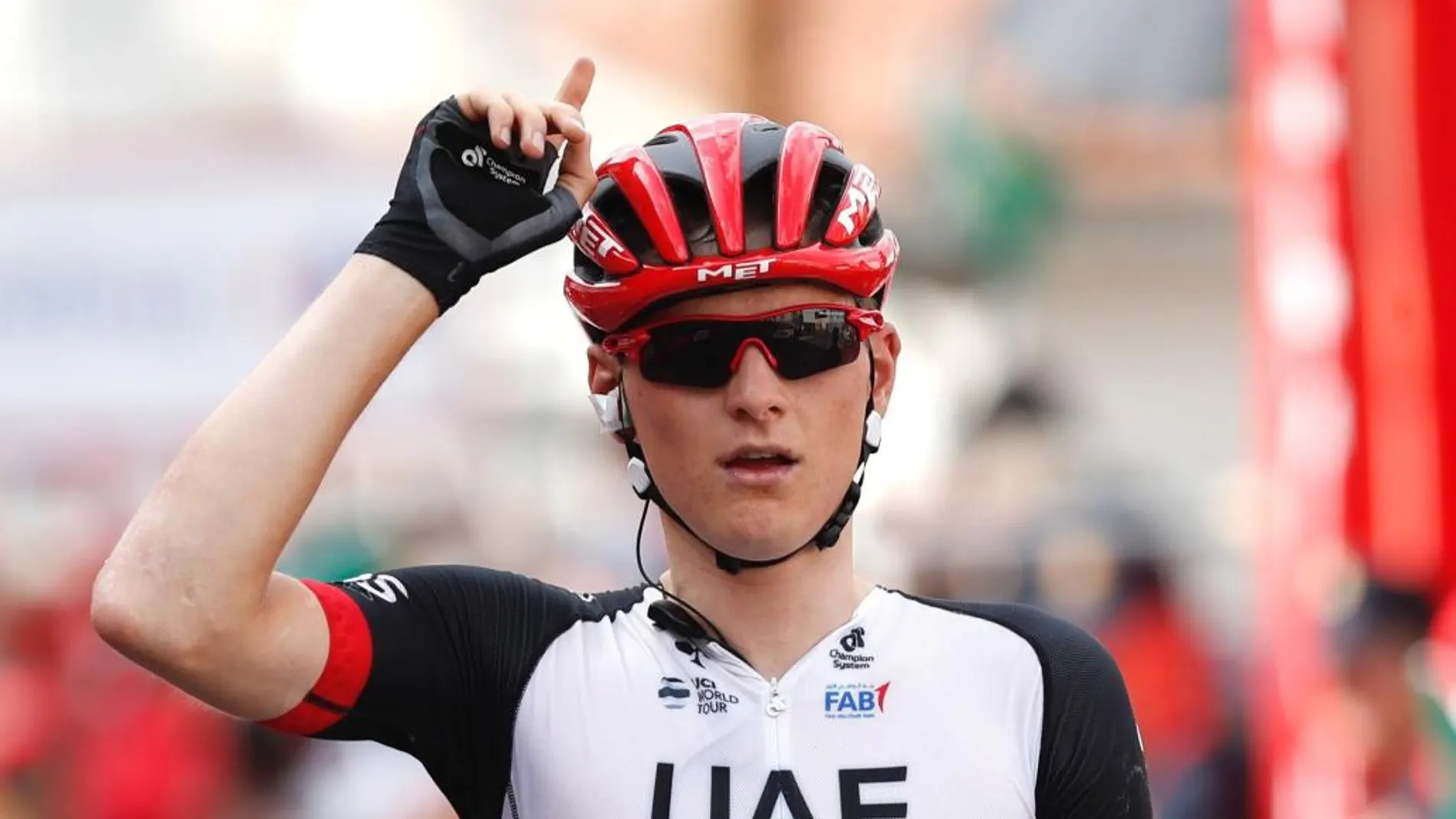 El esloveno Matej Mohoric, del equipo UAE, celebra su victoria en la séptima etapa de la Vuelta Ciclista a España, con salida en la localidad valenciana de Llíria y meta en Cuenca con un recorrido de 207 kilómetros.