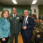 María José Salgueiro junto a José Recio, coronel de la Guardia Civil, y Feliciano Trebolle, presidente de la Audiencia Provincial de Valladolid / Dos Santos