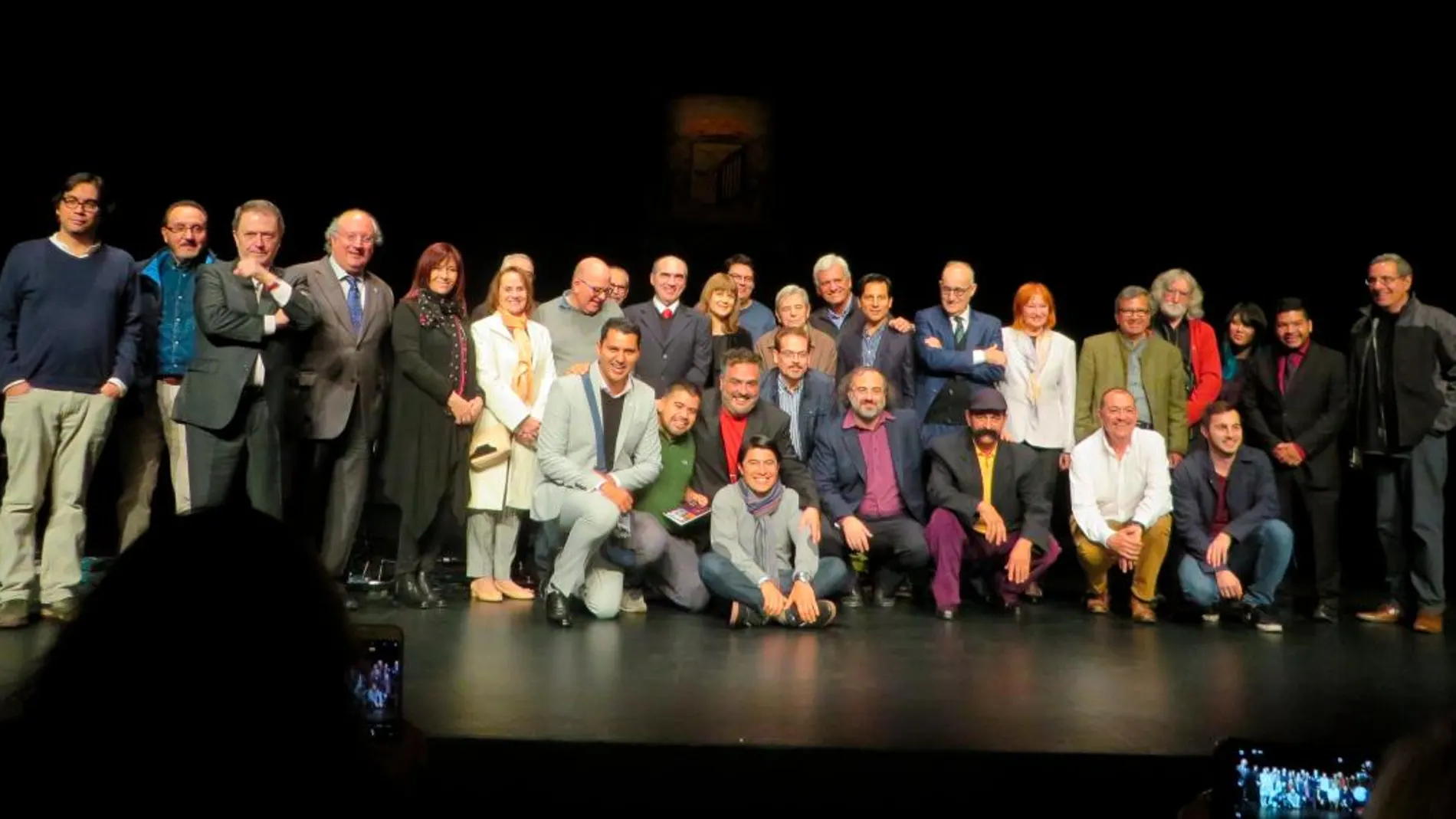 Foto de familia de los participantes en las lecturas en el Encuentro Poético iberoamericano de Salamanca