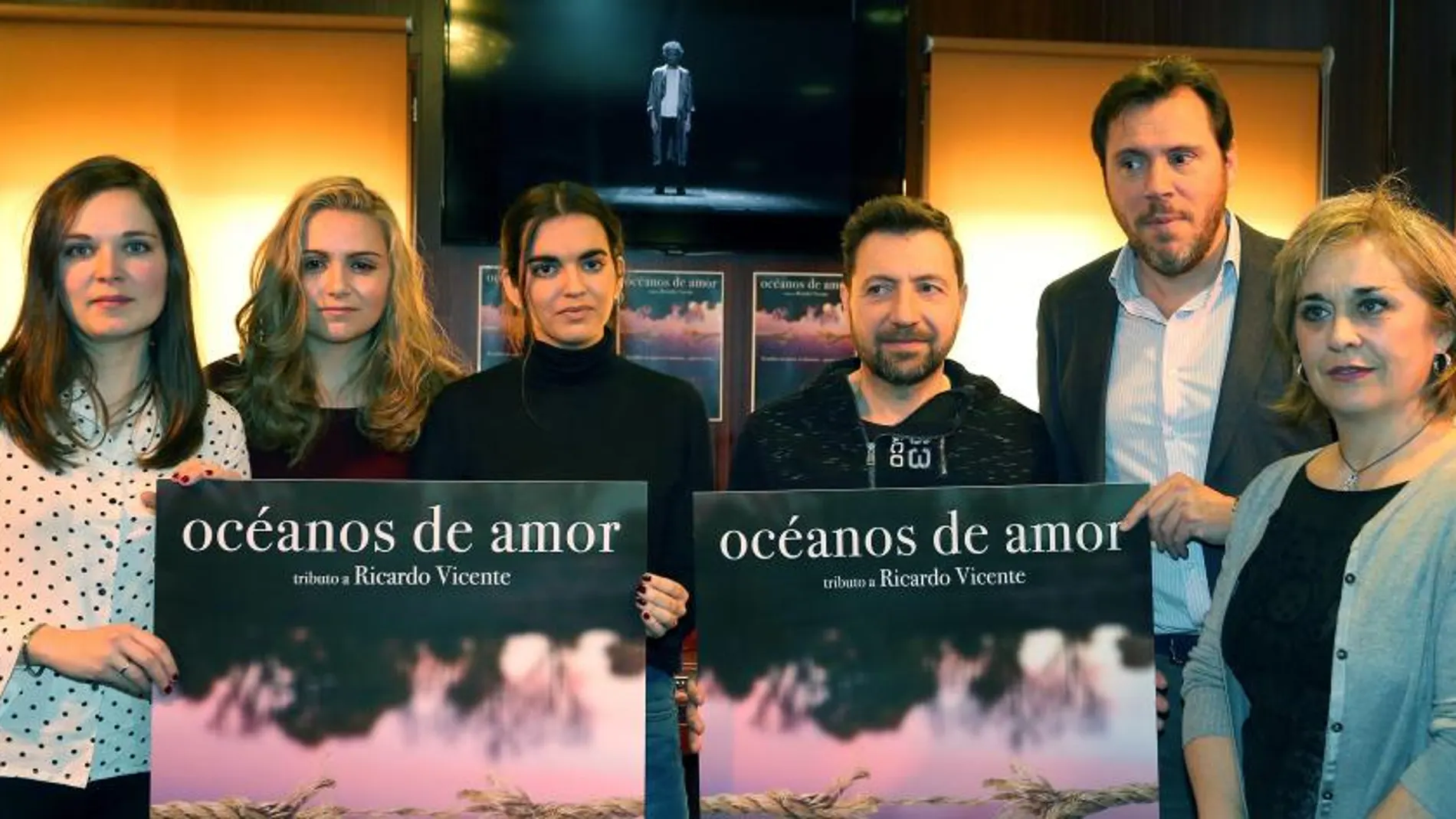 Óscar Puente participa en la rueda de prensa de presentación del documental sobre la vida de Ricardo Vicente “Océanos de amor”