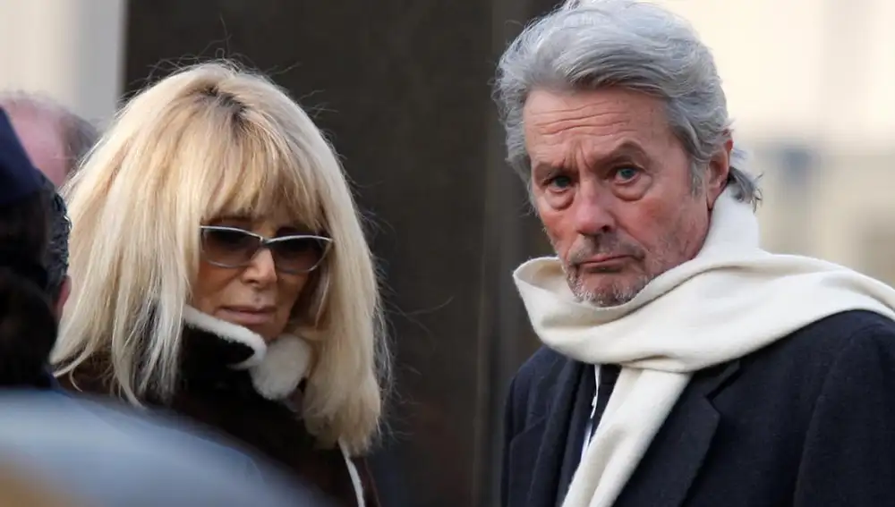 La fallecida actriz, Mireille Darc, junto a su marido, Alain Delon.