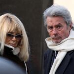 La fallecida actriz, Mireille Darc, junto a su marido, Alain Delon.