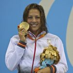 Nuria Marqués posa con su medalla