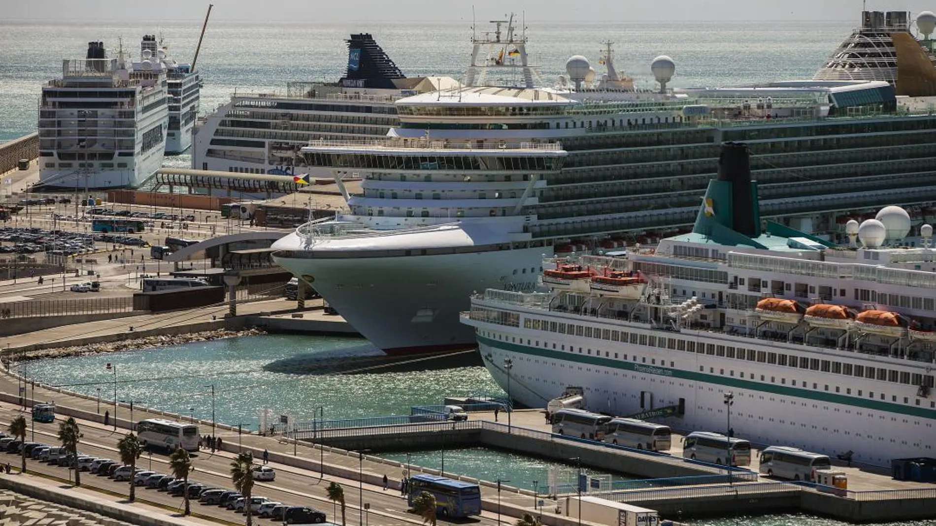 El puerto de Málaga registró un movimiento de 329.117 pasajeros en el primer semestre de 2018 (Foto: Efe)