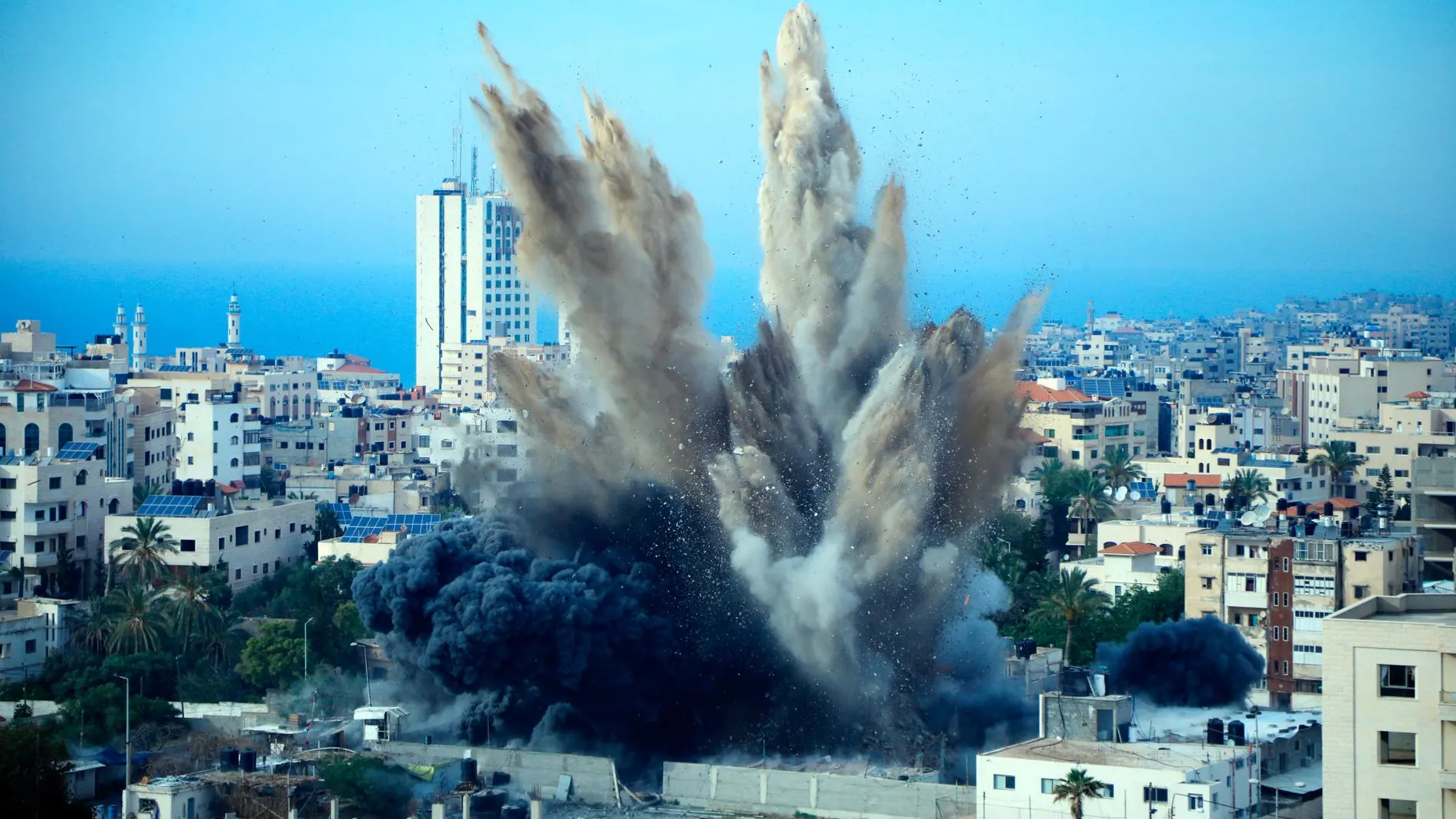 Explosión en Gaza por un bombardeo israelí/Reuters