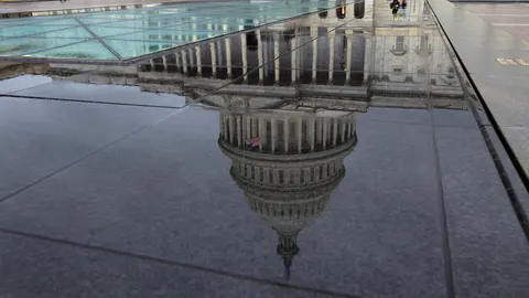 La Cámara de Representantes ya ha aprobado la polémica partida de Trump para levantar el muro con México, pero aún resta el visto bueno del Senado