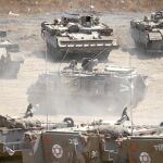Varios tanques israelíes defienden la frontera con Siria