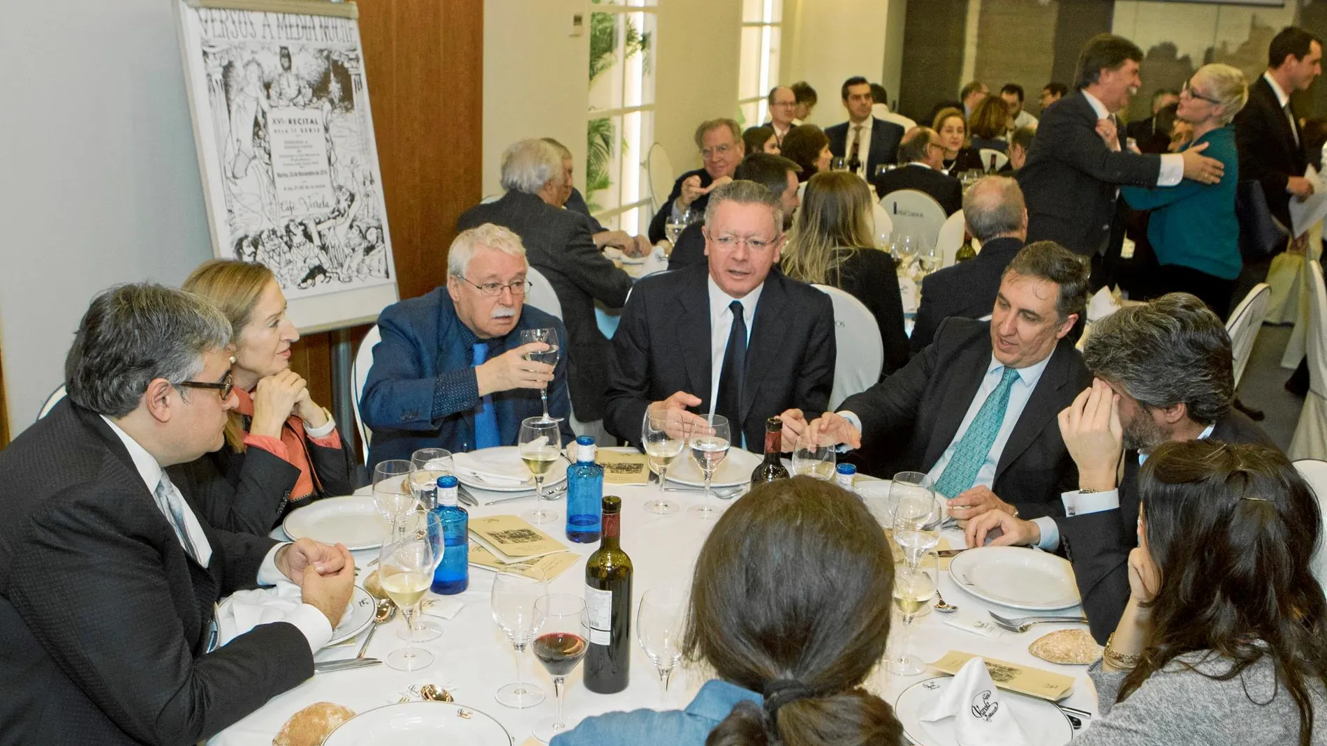 La cena homenaje a Juan Manuel de Prada con destacados políticos y periodistas
