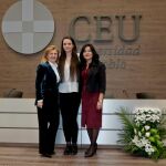 De izquierda a derecha, la directora del el Centro de Metabolómica y Bioanálisis (CEMBIO) de la Universidad CEU San Pablo, Coral Barbas, y las investigadoras Carolina González-Riaño y Antonia García.