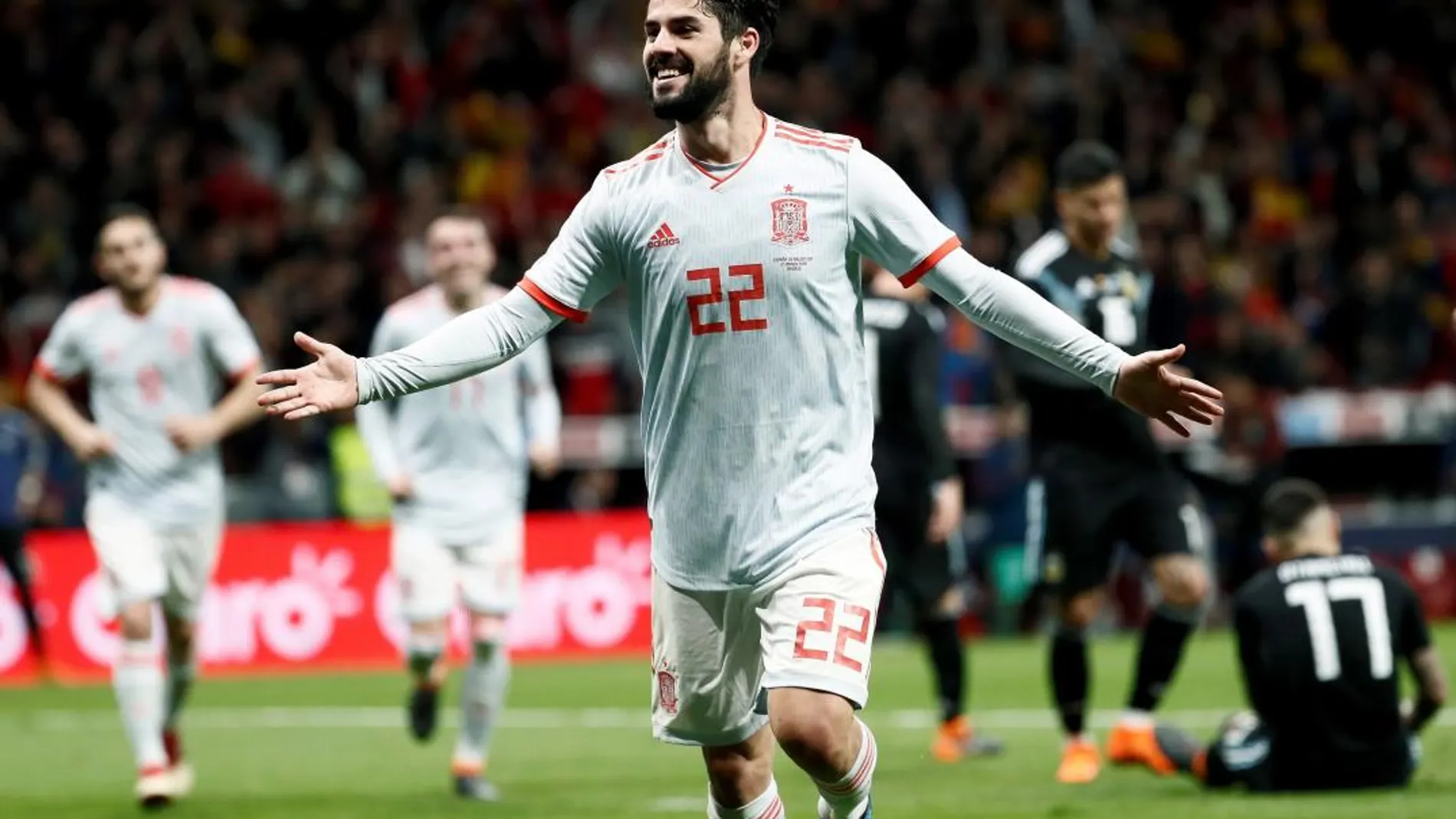 El centrocampista de la selección española Isco celebra tras marcar su tercer gol ante Argentina