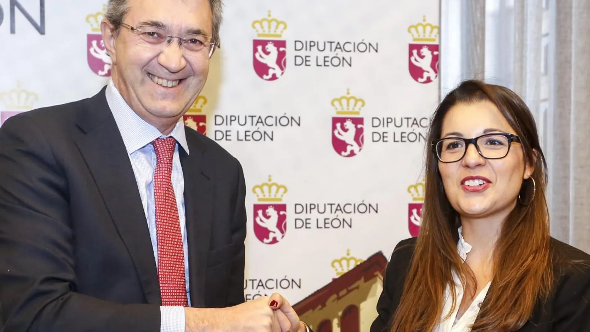 Juan Martínez Majo y Soraya Mayo firman el acuerdo de colaboración
