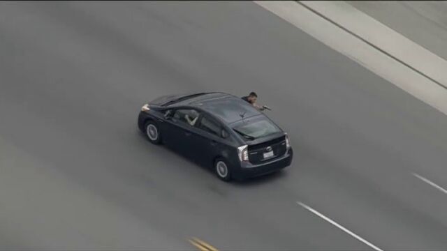 Tensa persecución policial por las calles de Los Ángeles