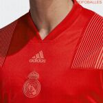 El Real Madrid ya jugó con una camiseta de color rojo en 2012