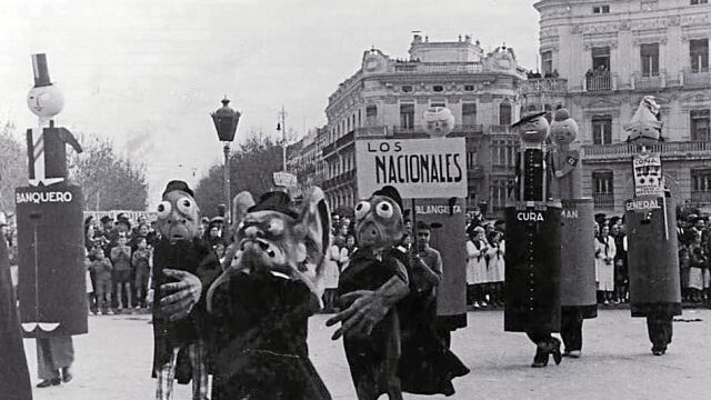 Uno de los pasos de la «cabalgata» celebrada en Valencia el 5 de enero de 1937, ridiculizando a curas, banqueros, militares y falangistas