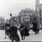 Uno de los pasos de la «cabalgata» celebrada en Valencia el 5 de enero de 1937, ridiculizando a curas, banqueros, militares y falangistas