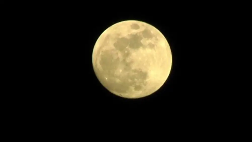 Superluna, eclipse lunar, luna de sangre y luna azul, todo junto en una misma noche