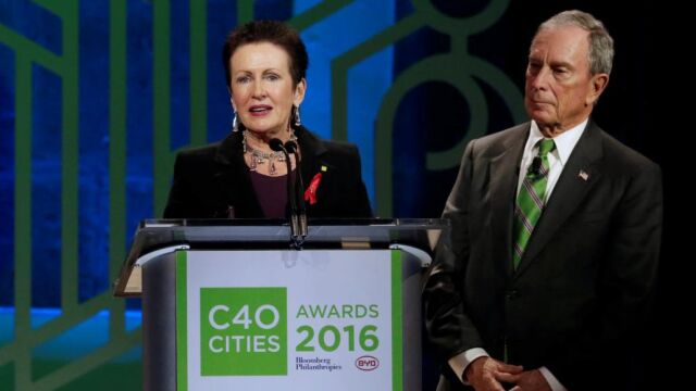 Clover Moore, alcaldesa de Sidney, y el delegado especial para Ciudades y Cambio Climático del secretario general de la ONU, Michael Bloomberg, durante la entrega de uno de los Premios