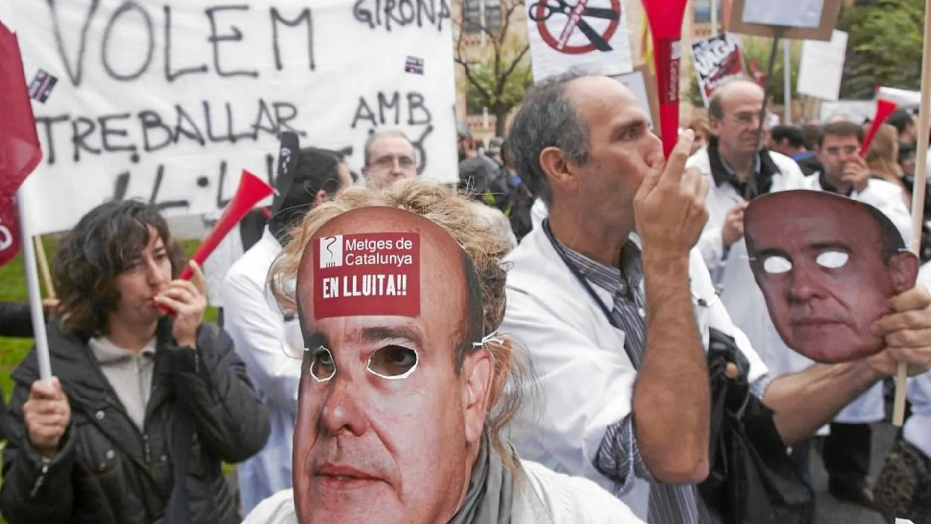 Los sanitarios deberán hacer frente a nuevos despidos y adaptarse a nuevas fórmulas de asistencia al paciente