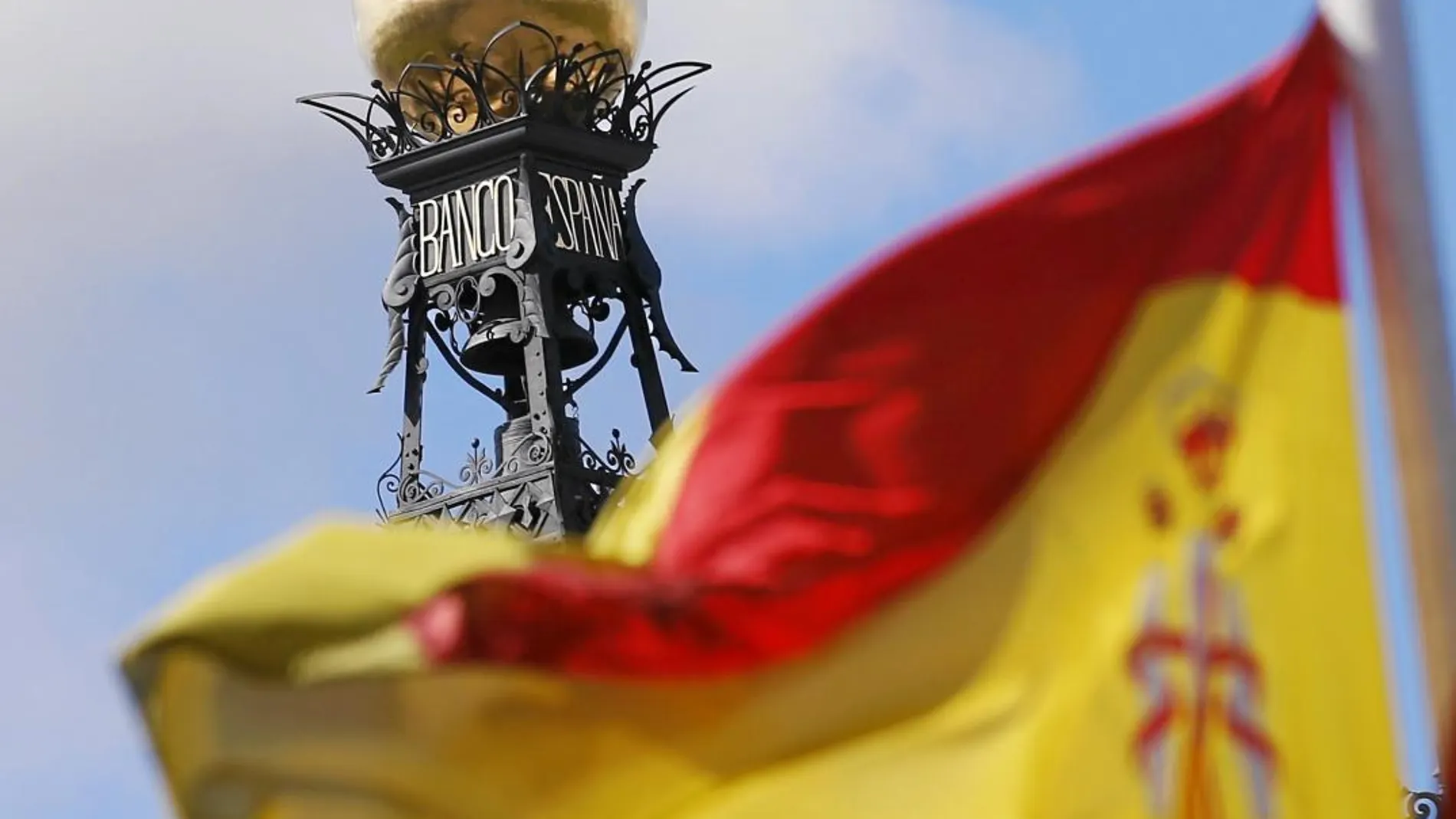 Los principales riesgos para la economía española son el secesionismo catalán y una posible subida de los tipos de interés