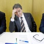 CDC celebró ayer su primer comité ejecutivo con Oriol Pujol apartado de su cargo de secretario general. Josep Rull ocupó su silla y Pujol fue desplazado de la fila donde se sientan los pesos pesados del partido.