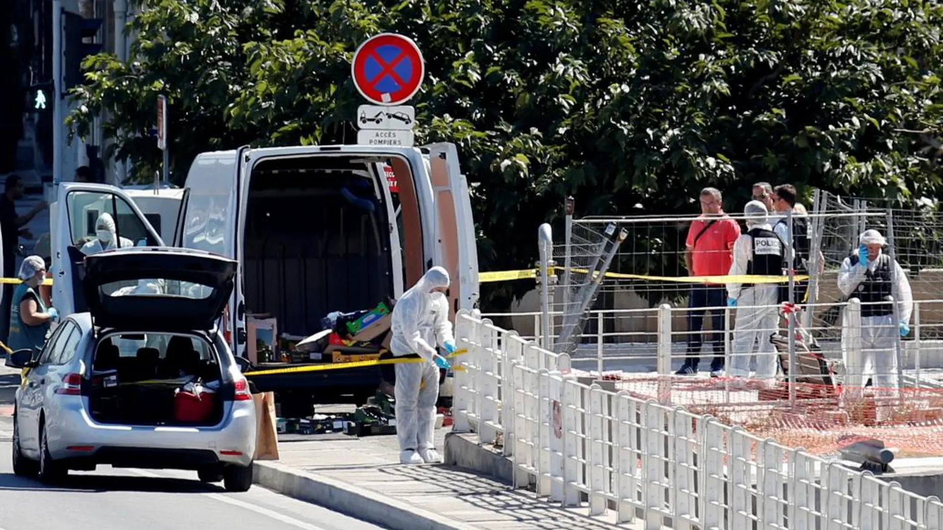 La Policía francesa investiga en el lugar del suceso