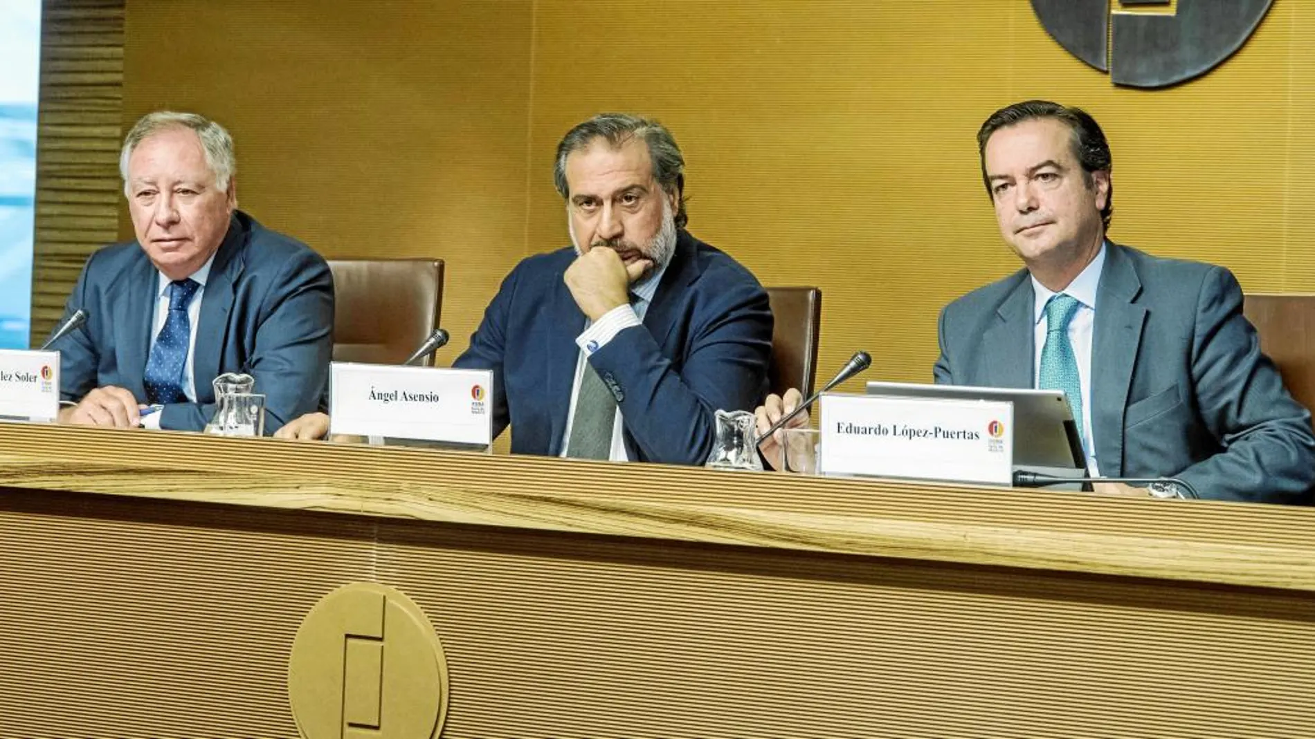 De izda. a dcha., Clemente González Soler, Ángel Asensio y Eduardo López Puertas