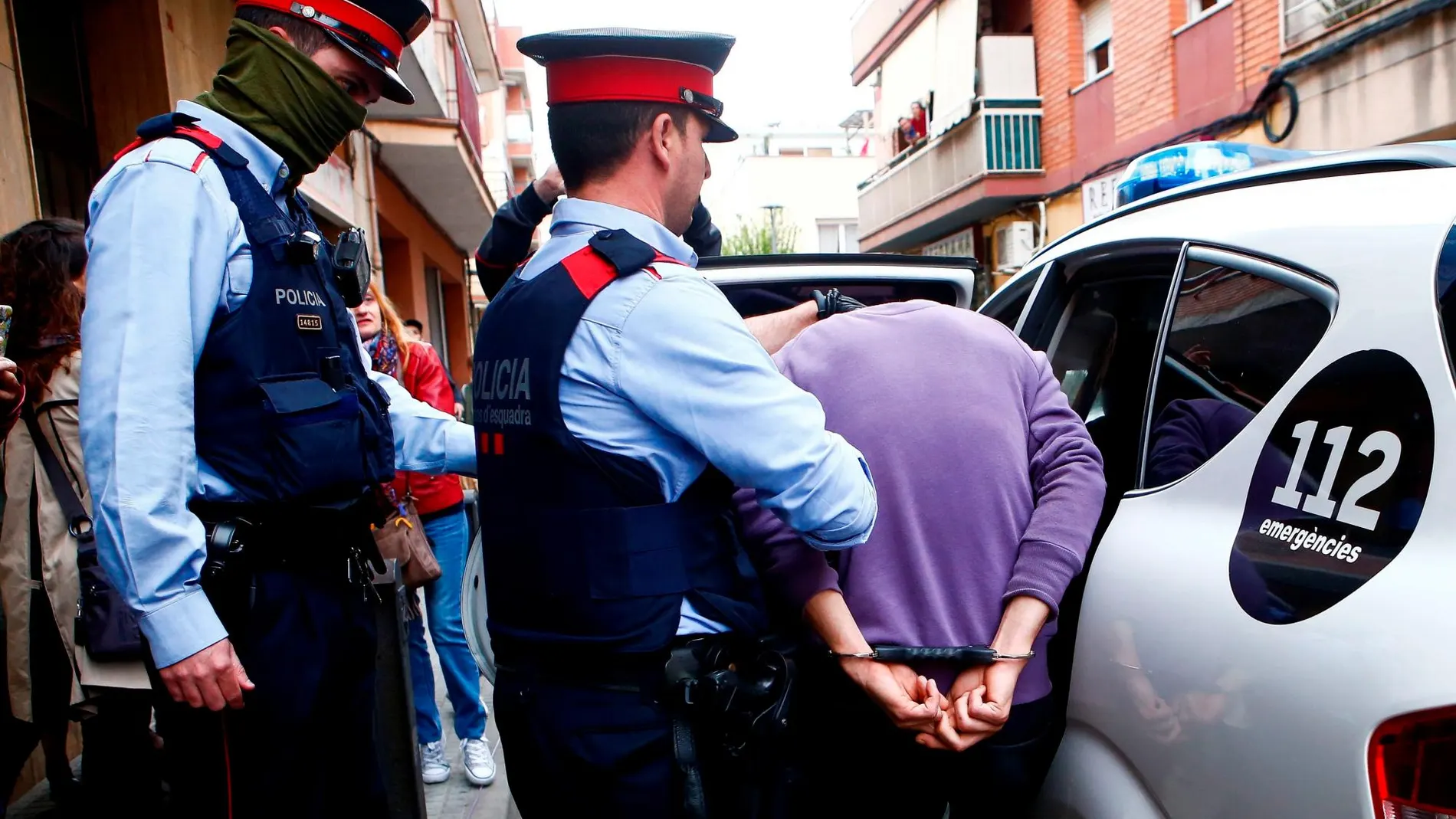 Los Mossos custodian a uno de los dos detenidos en Cornellà, por su supuesta relación con la desaparición de Janet Jumillas